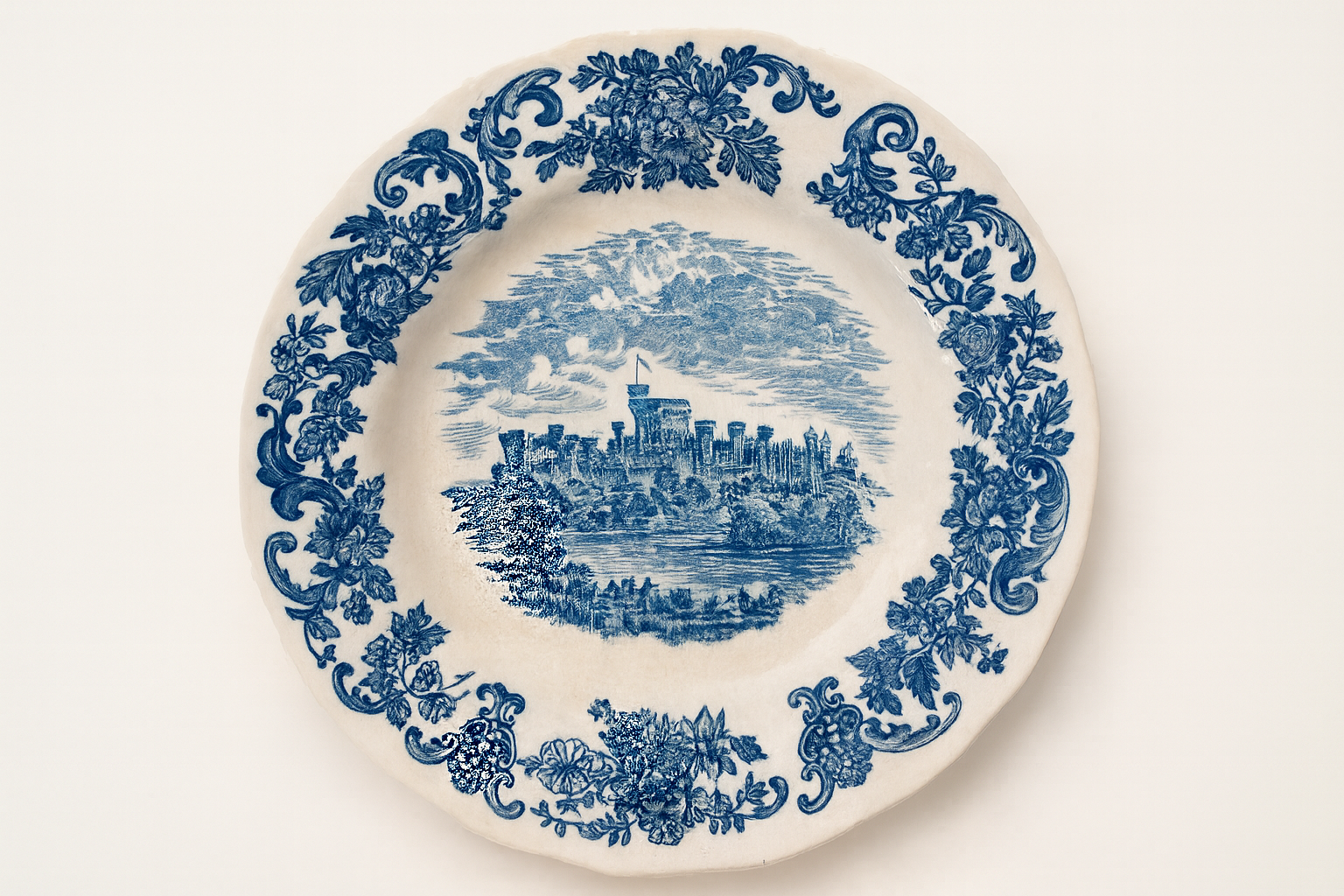 Assiette Creuse Ancienne en Terre de Fer Modèle “Willow” St Amand