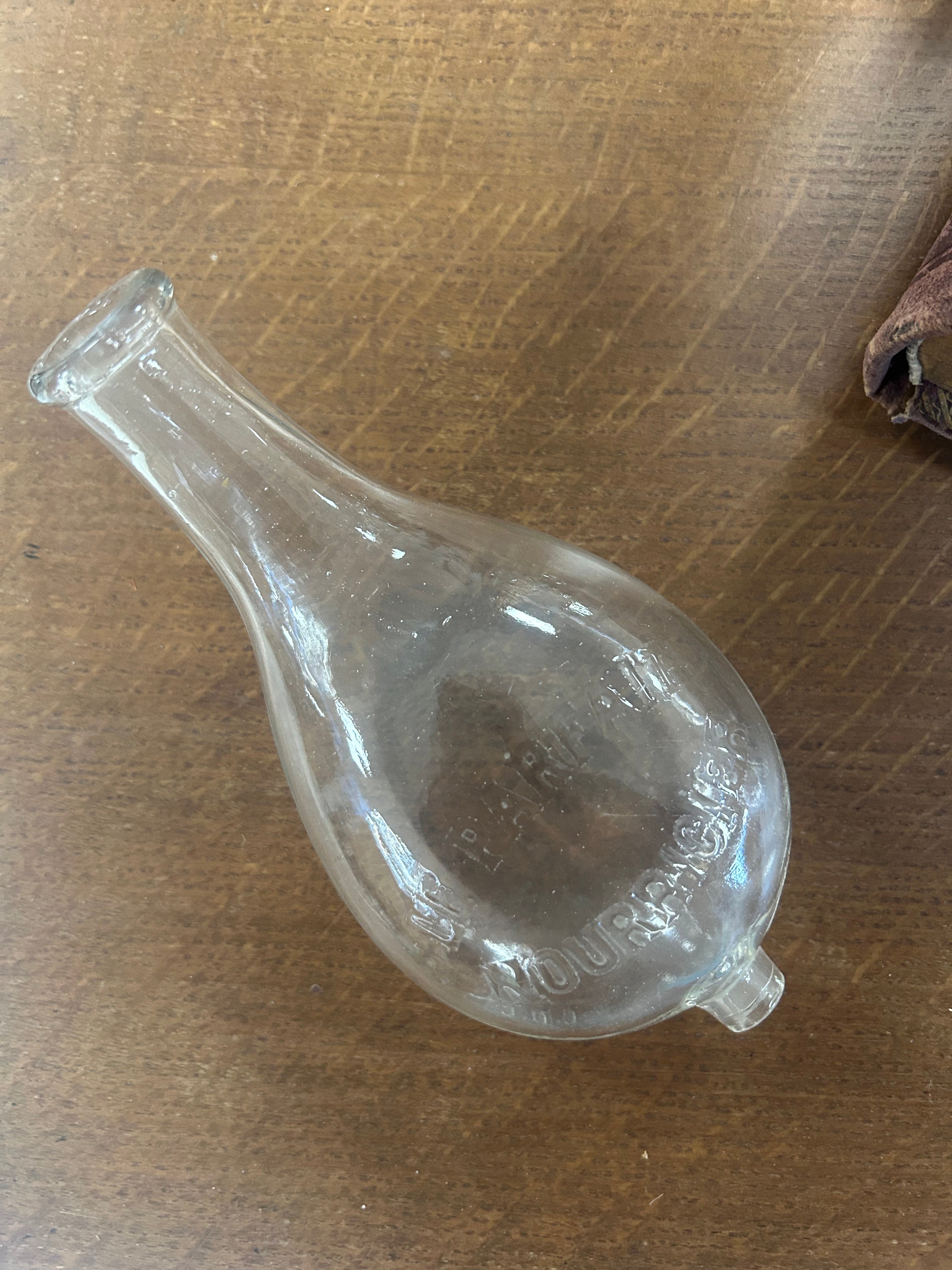 Ancienne bouteille médicale en verre – Irrigateur / Biberon hygiénique – début XXᵉ siècle