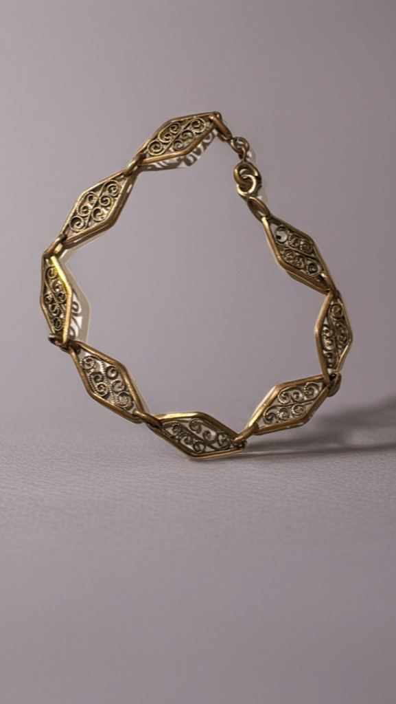 Bracelet ancien en laiton filigrané Travail artisanal vintage