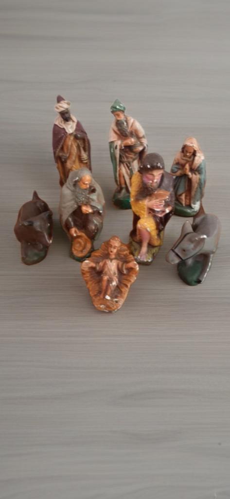 Crèche ancienne en céramique émaillée – Ensemble de 8 personnages peints à la main