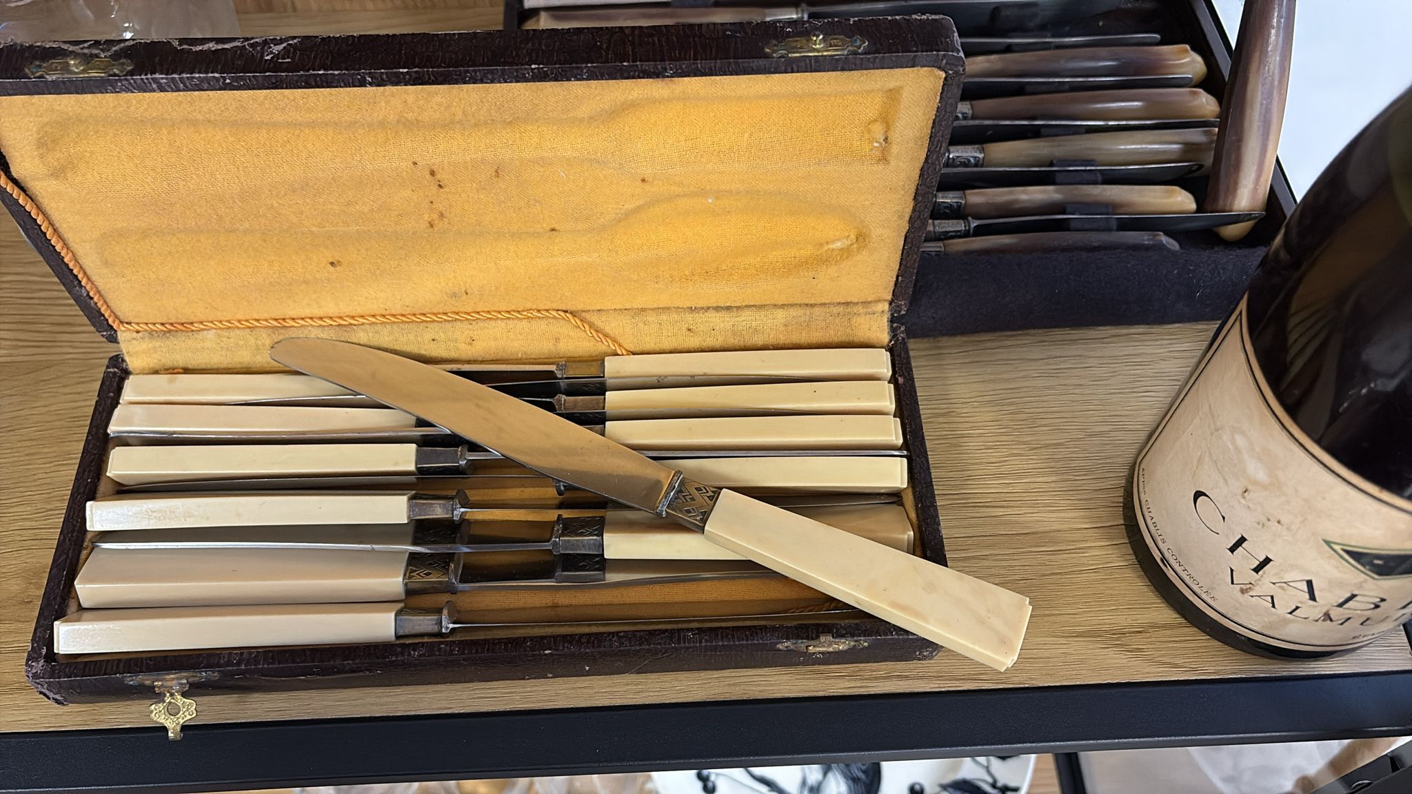 Coffret de Couteaux Anciens – Manches Ivoire Végétal Début XXᵉ Siècle