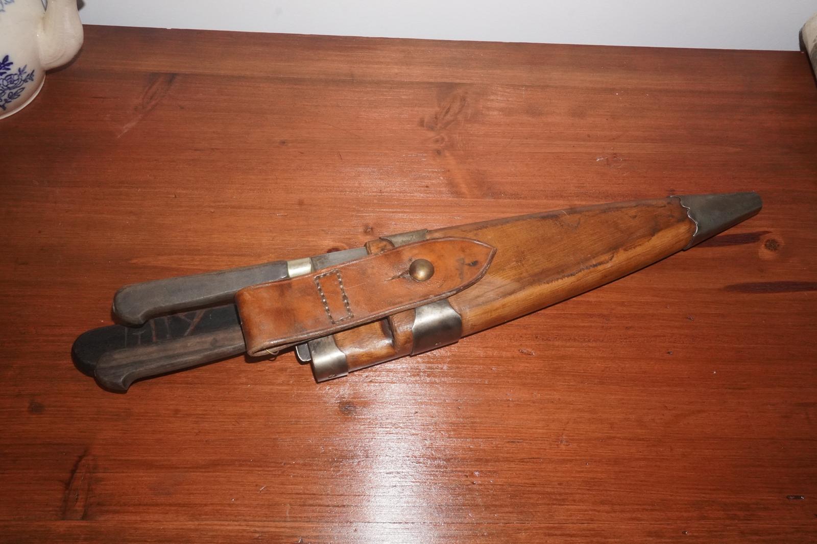 Ensemble ancien de couteaux de boucher / poissonnier allemands – Fourreau bois & métal – début XXᵉ siècle